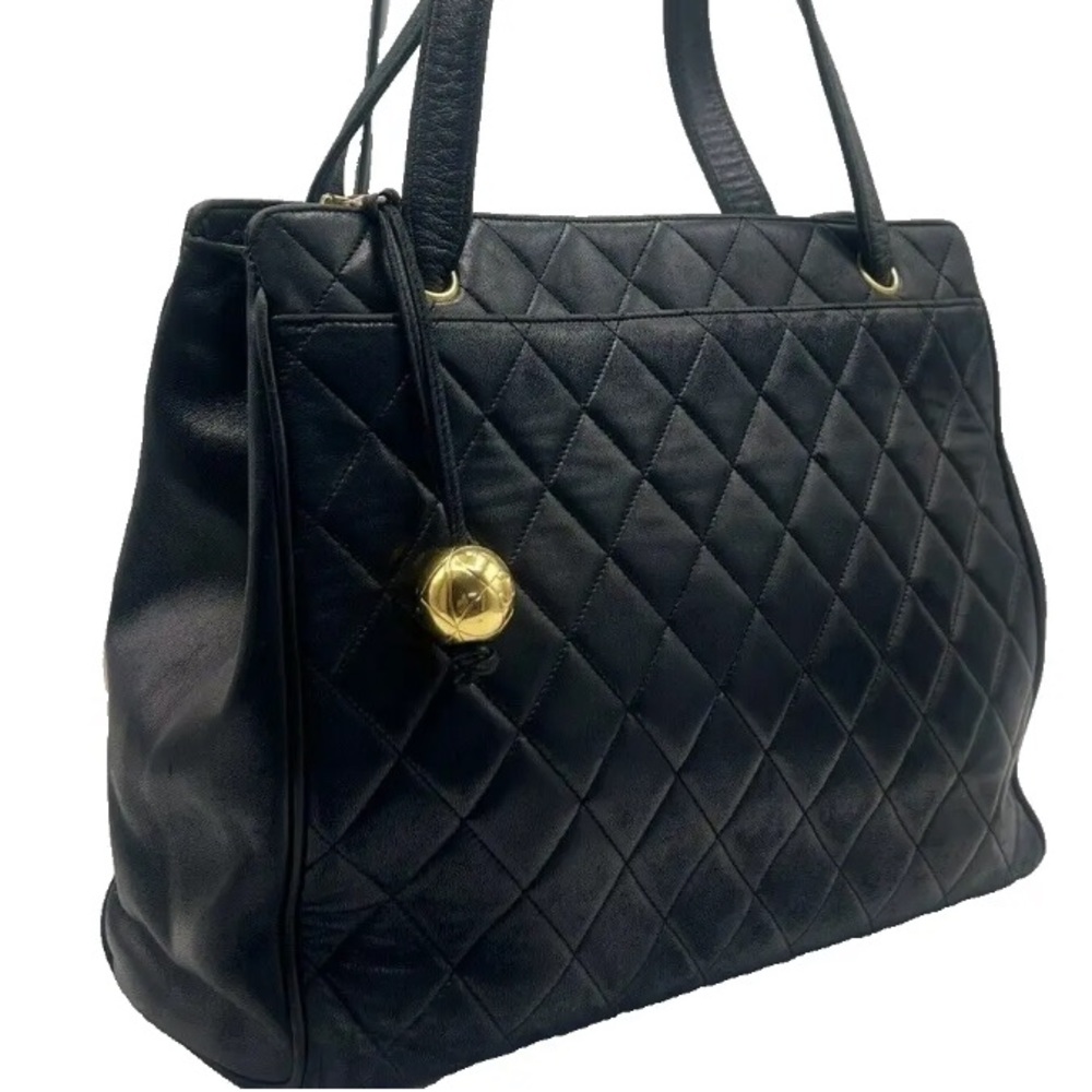 CHANEL CC CHARM LAMBSKIN LEATHER SHOPPER TOTE BAG